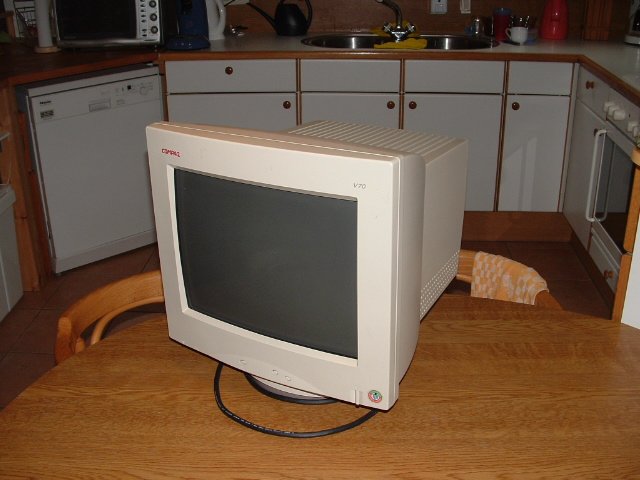 ICT, Compaq V70 monitor.jpg, 59148 bytes, 2-10-2004