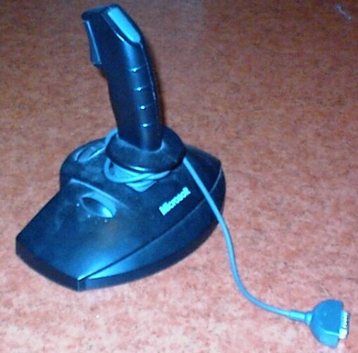 ICT, Microsoft SideWinder Joystick.jpg, 58131 bytes, 14-3-2004